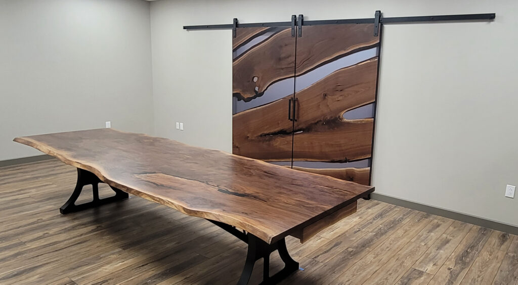 http://Walnut%20Interior%20Sliding%20Doors%20With%20Translucent%20Black%20Resin%204