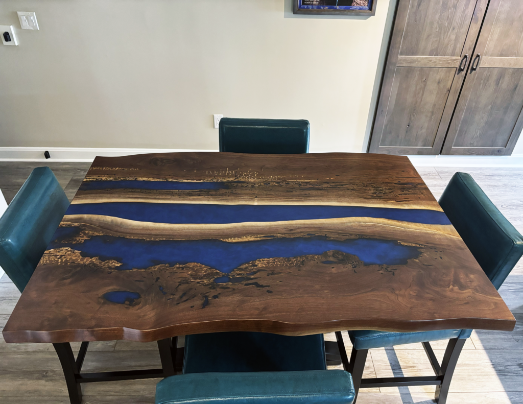 http://Walnut%20Kitchen%20Table%20With%20Deep%20Blue%20Epoxy%20Resin%207