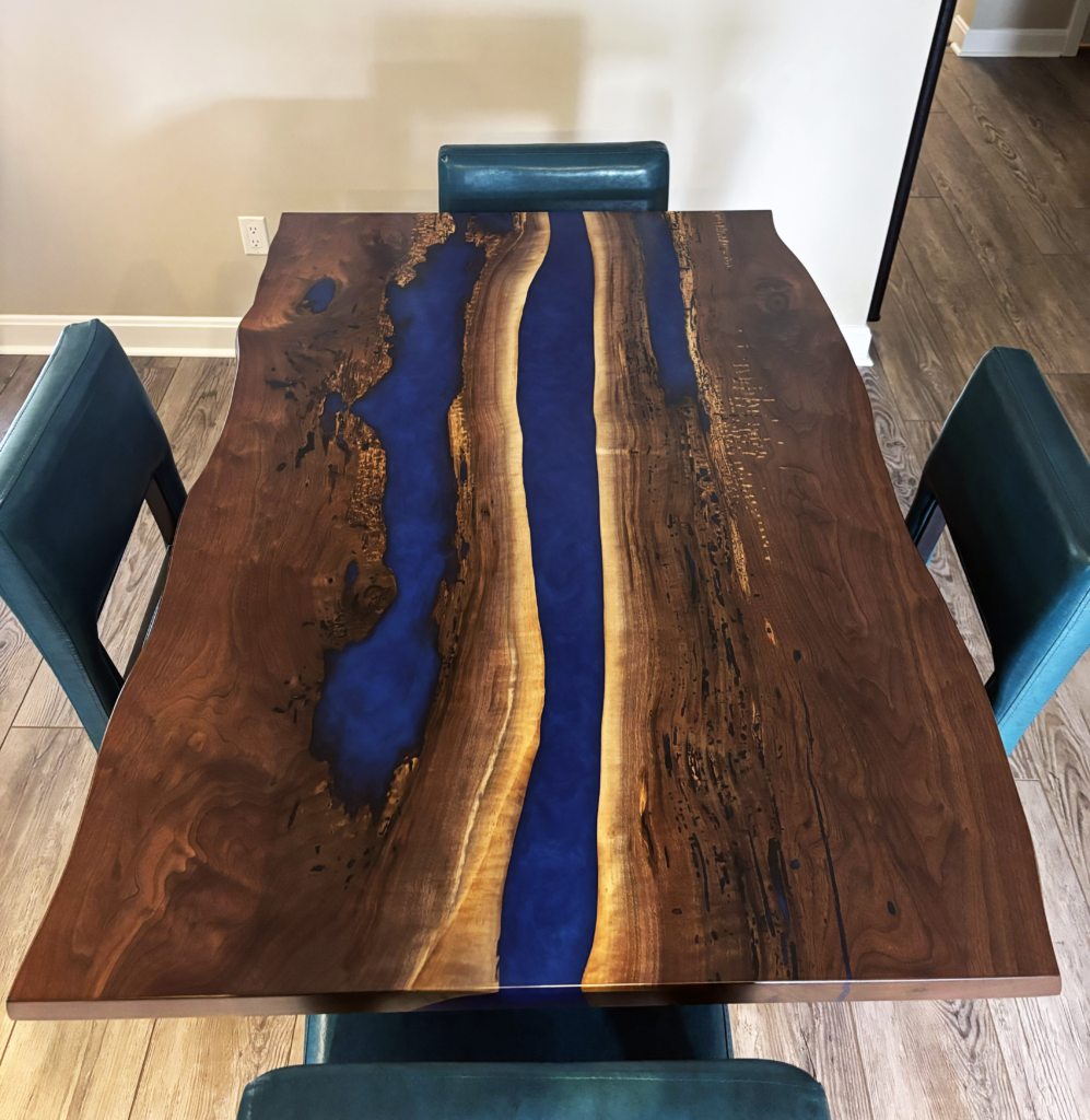 http://Walnut%20Kitchen%20Table%20With%20Deep%20Blue%20Epoxy%20Resin%204