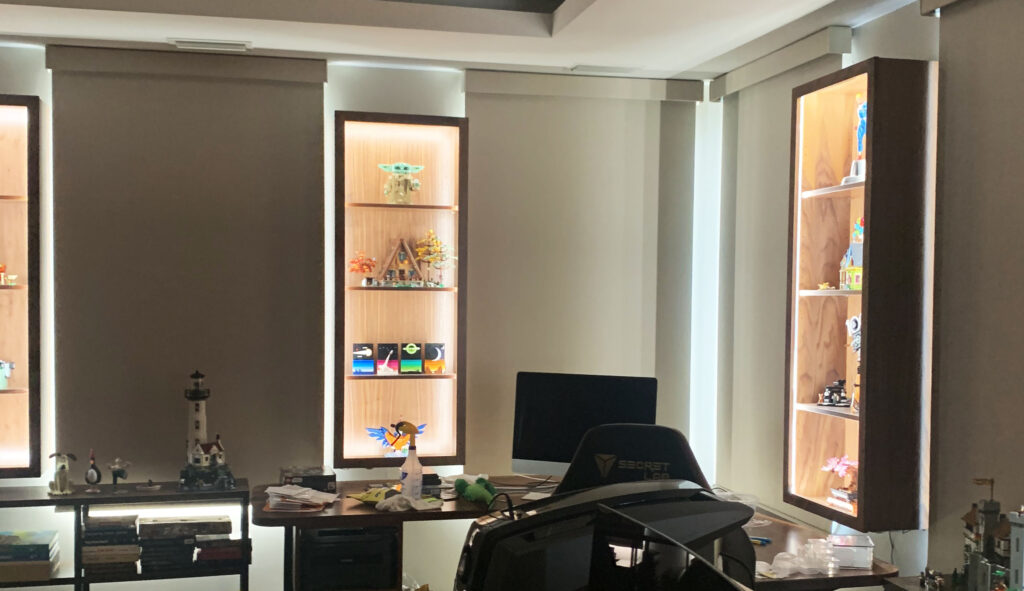 http://Walnut%20Display%20Case%20With%20LED%20Lights%208