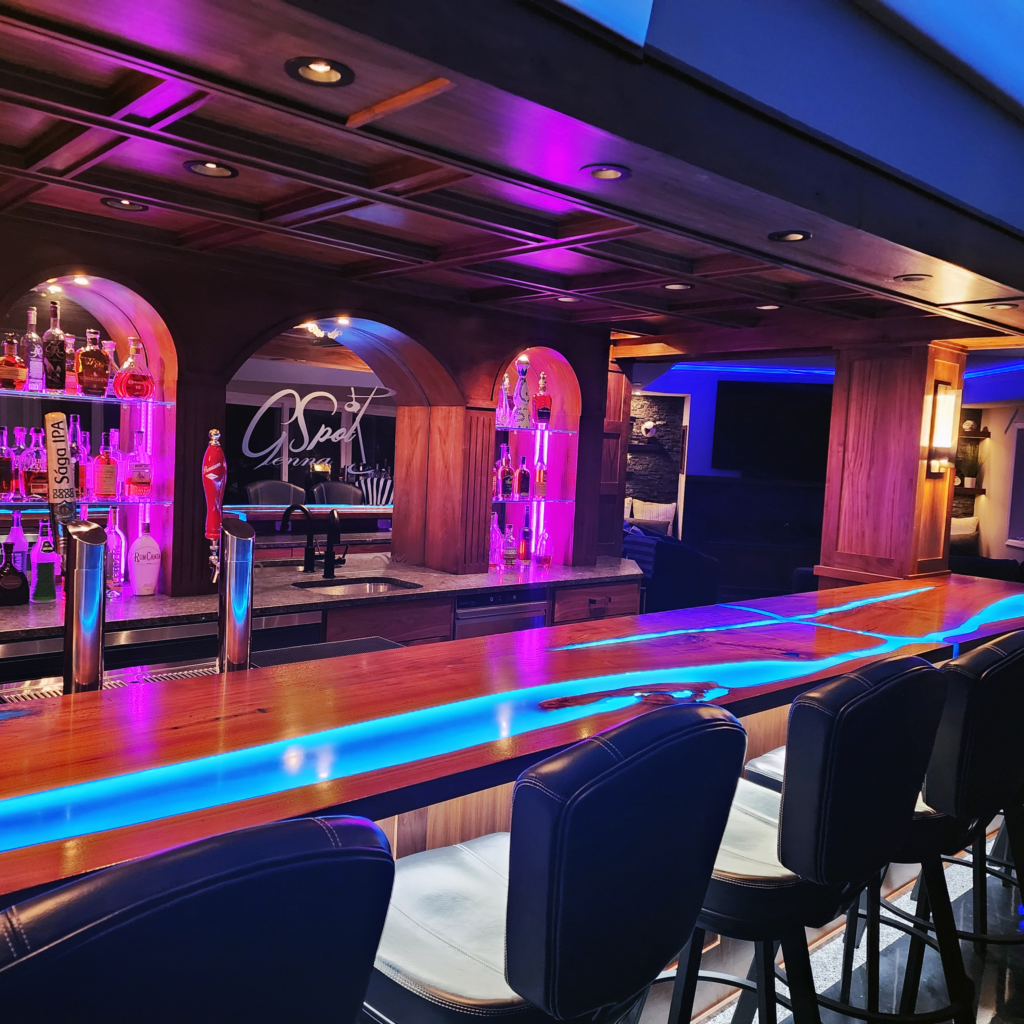 http://LED%20Lit%20Custom%20River%20Countertops%2012