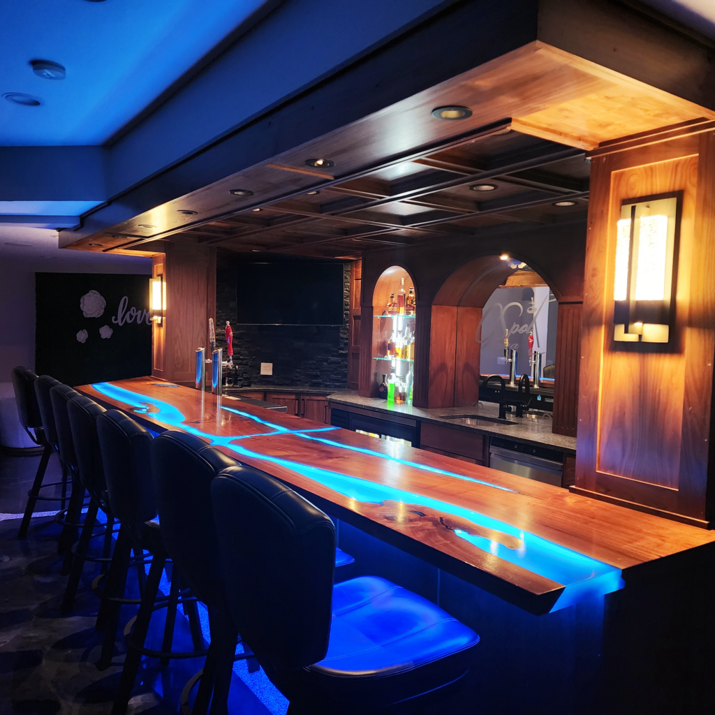 http://LED%20Lit%20Custom%20River%20Countertops%2015