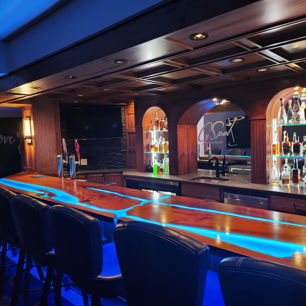 http://LED%20Lit%20Custom%20River%20Countertops%2016