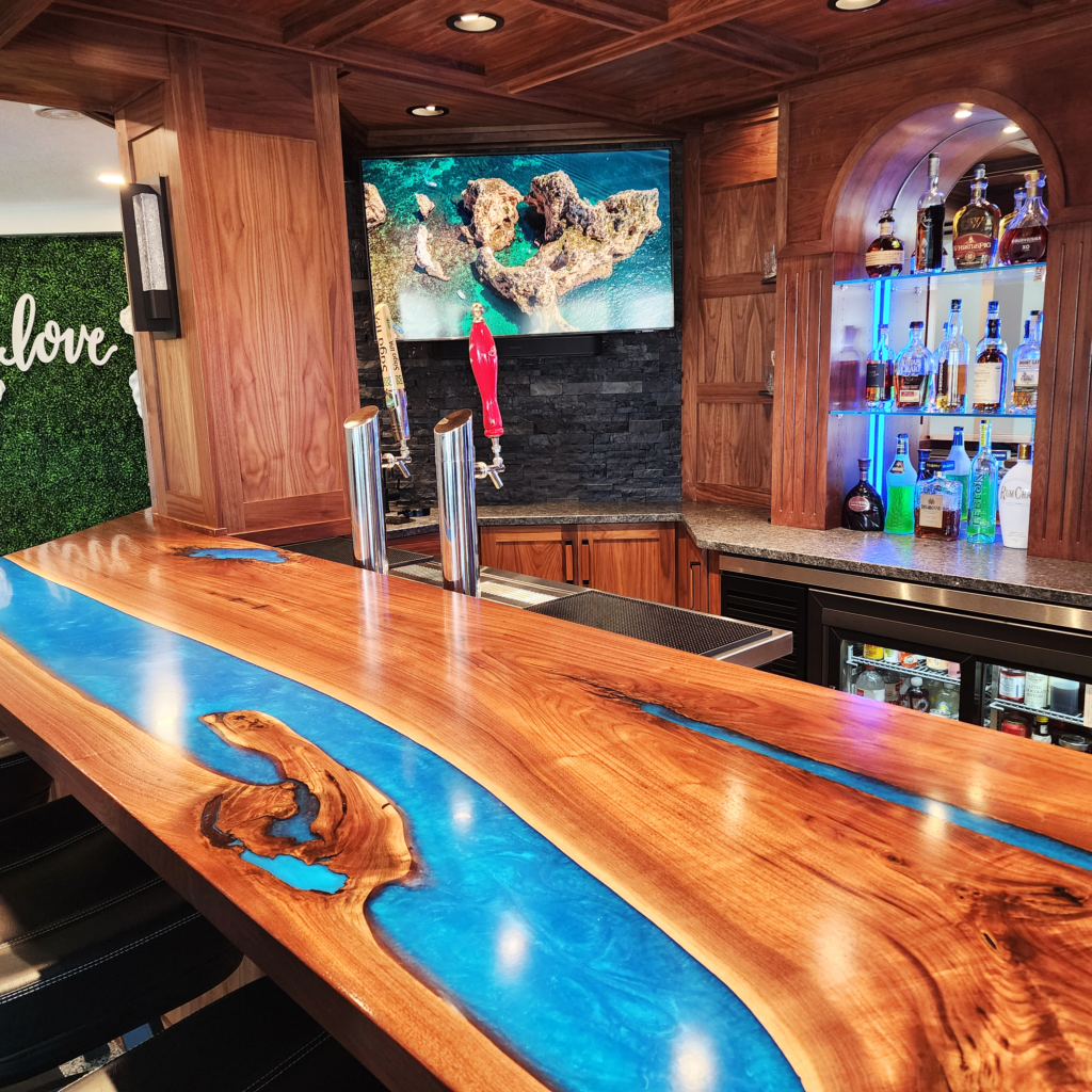 http://LED%20Lit%20Custom%20River%20Countertops%2018
