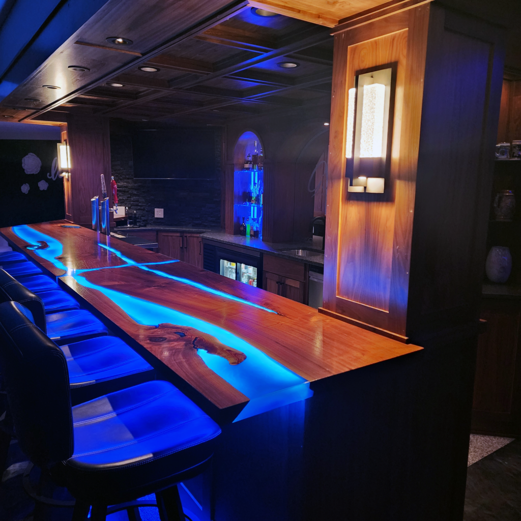 http://LED%20Lit%20Custom%20River%20Countertops%2025