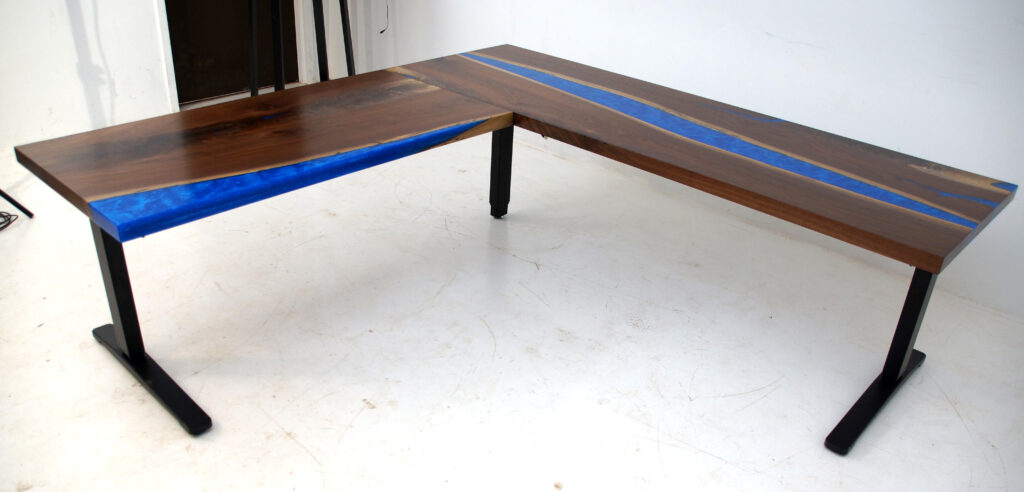 http://Ergonomic%20L%20Shaped%20Desk%20With%20Blue%20Resin%205