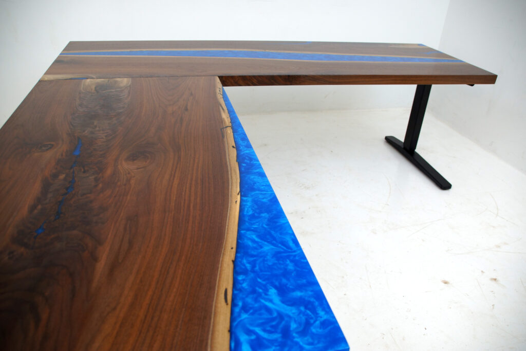 http://Ergonomic%20L%20Shaped%20Desk%20With%20Blue%20Resin%203