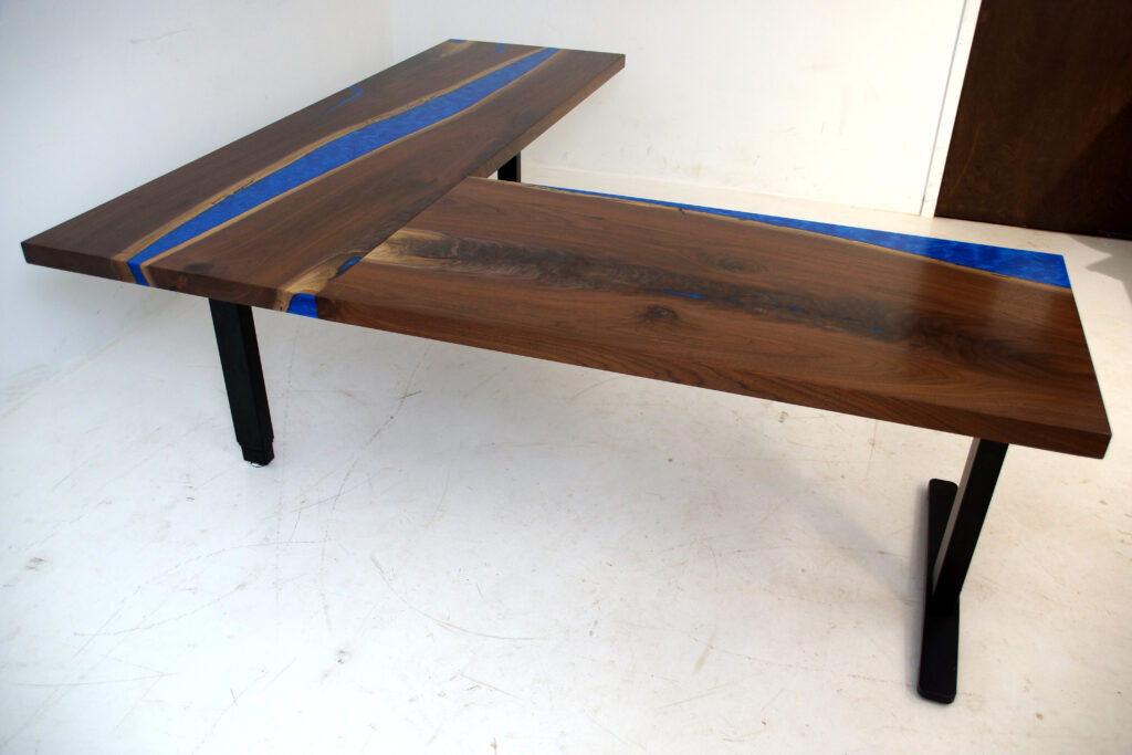 http://Ergonomic%20L%20Shaped%20Desk%20With%20Blue%20Resin%201