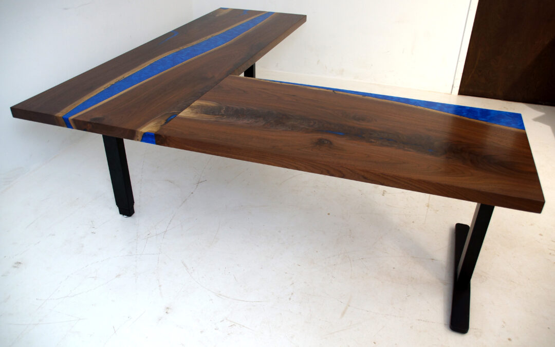 Ergonomic L-Shaped Desk With Blue Resin
