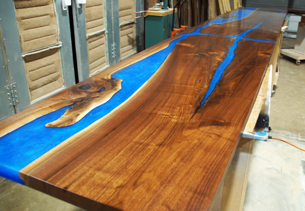http://LED%20Lit%20Custom%20River%20Countertops%207