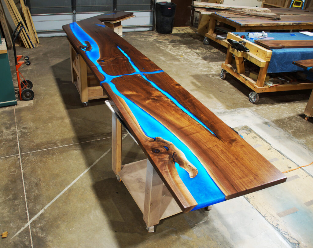 http://LED%20Lit%20Custom%20River%20Countertops%205