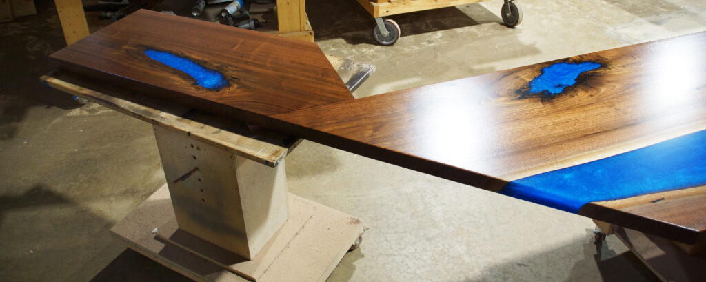 http://LED%20Lit%20Custom%20River%20Countertops%204