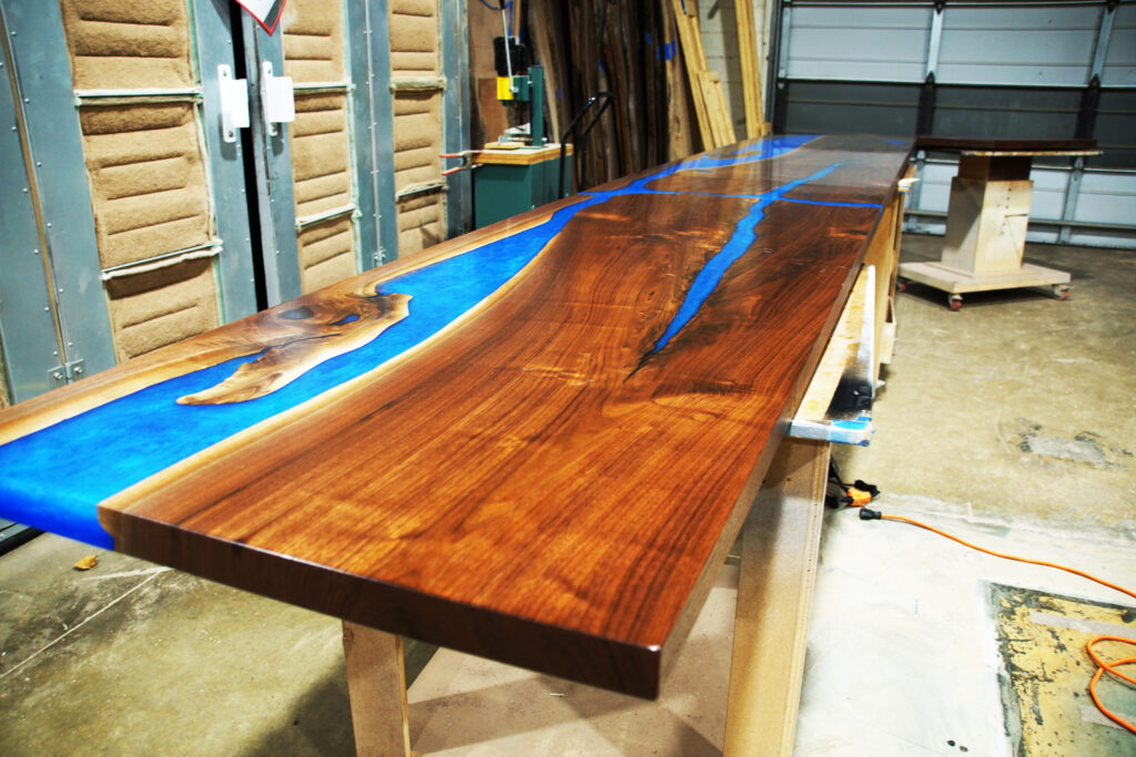 http://LED%20Lit%20Custom%20River%20Countertops%203