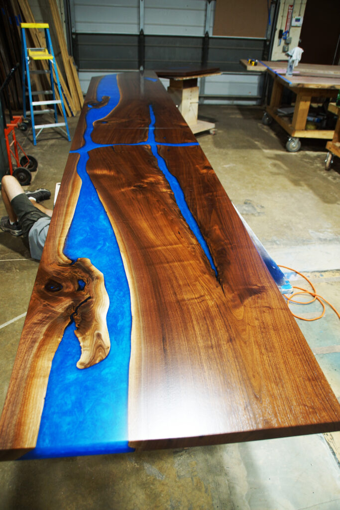 http://LED%20Lit%20Custom%20River%20Countertops%202
