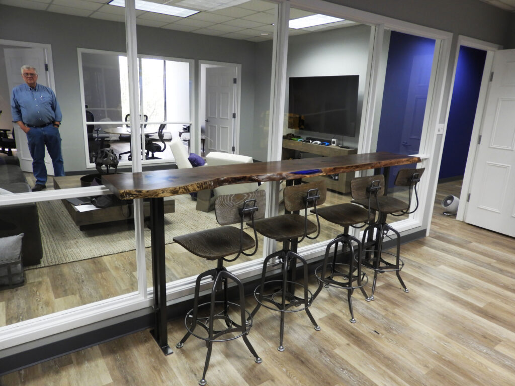 http://Live%20Edge%20Walnut%20&%20Resin%20Bar%20Top%20Table%204