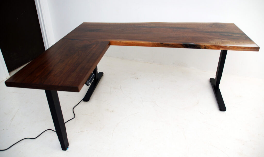 http://Sit%20Stand%20Desk%20With%20Clear%20Epoxy%20Resin%202