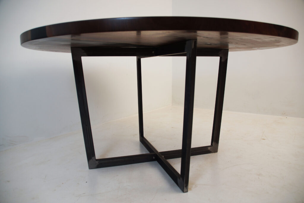 http://Round%20Walnut%20Black%20River%20Table%203
