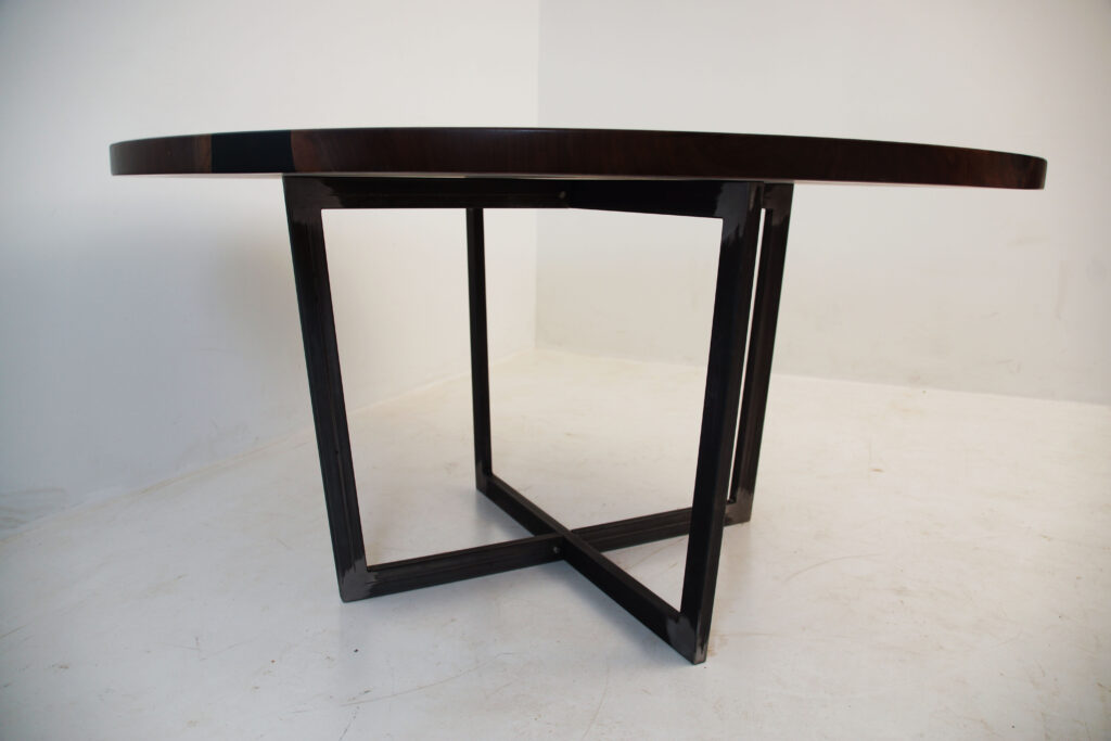 http://Round%20Walnut%20Black%20River%20Table%202