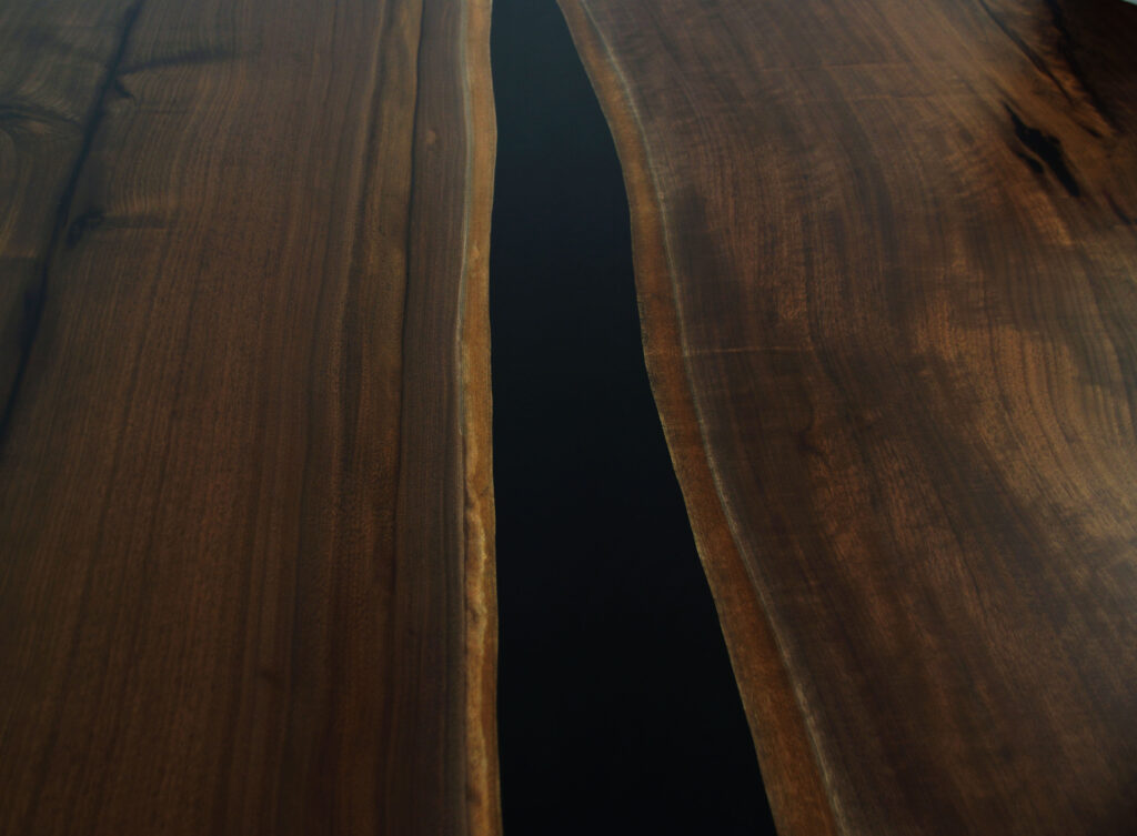 http://Round%20Walnut%20Black%20River%20Table%206