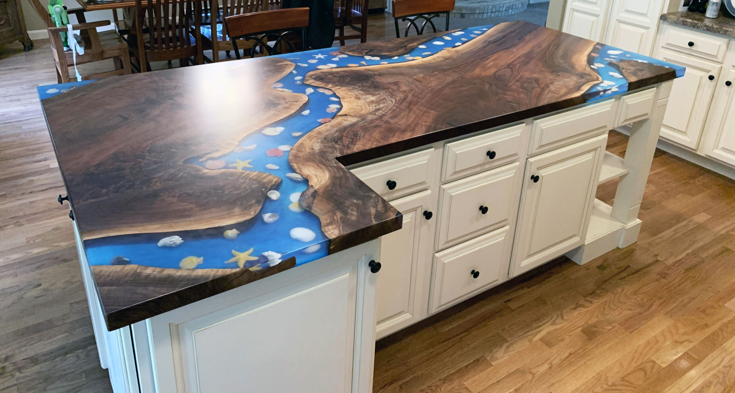L Shaped River Kitchen Island Countertop With Seashells 9
