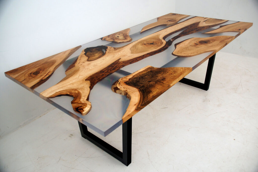 http://Live%20Edge%20Dining%20Table%20With%20Clear%20Resin%207