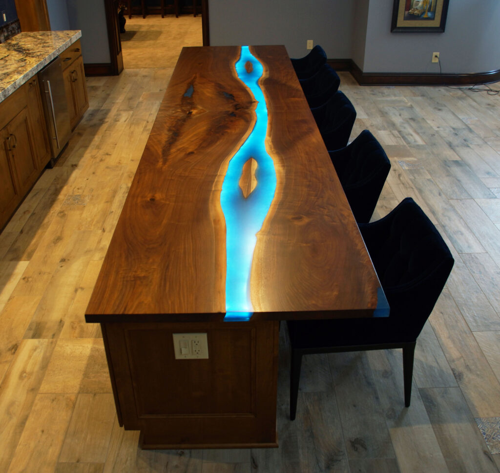 http://Walnut%20LED%20Epoxy%20Bar%20Top%20With%20Epoxy%20Resin%208