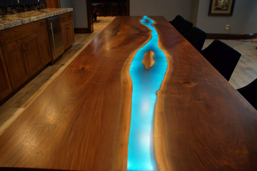 http://Walnut%20LED%20Epoxy%20Bar%20Top%20With%20Epoxy%20Resin%206