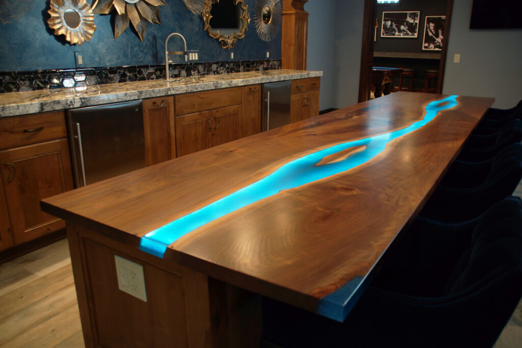 http://Walnut%20LED%20Epoxy%20Bar%20Top%20With%20Epoxy%20Resin%205