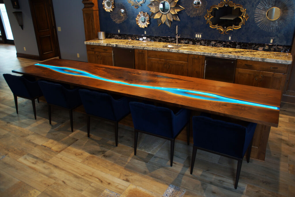 http://Walnut%20LED%20Epoxy%20Bar%20Top%20With%20Epoxy%20Resin%204