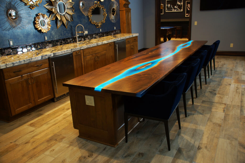 http://Walnut%20LED%20Epoxy%20Bar%20Top%20With%20Epoxy%20Resin%202