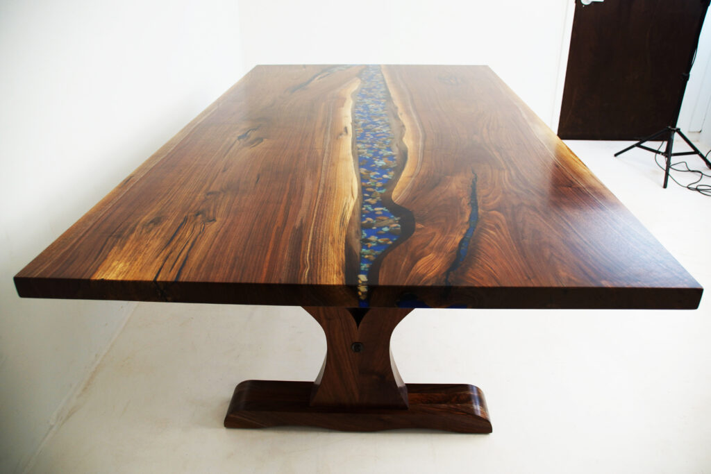 http://Wood%20And%20Resin%20Dining%20Table%20With%20Embedded%20Rocks%20And%20Turquoise%204
