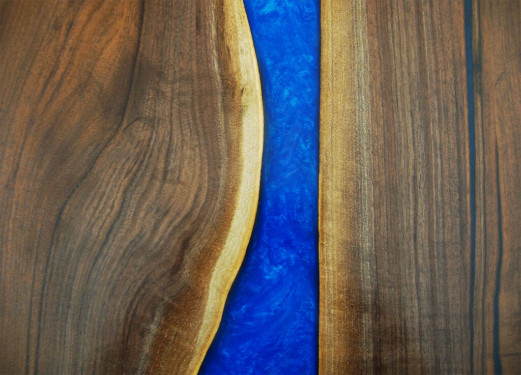 http://Blue%20River%20Walnut%20Dining%20Room%20Table%20With%20LED%20Lights%205