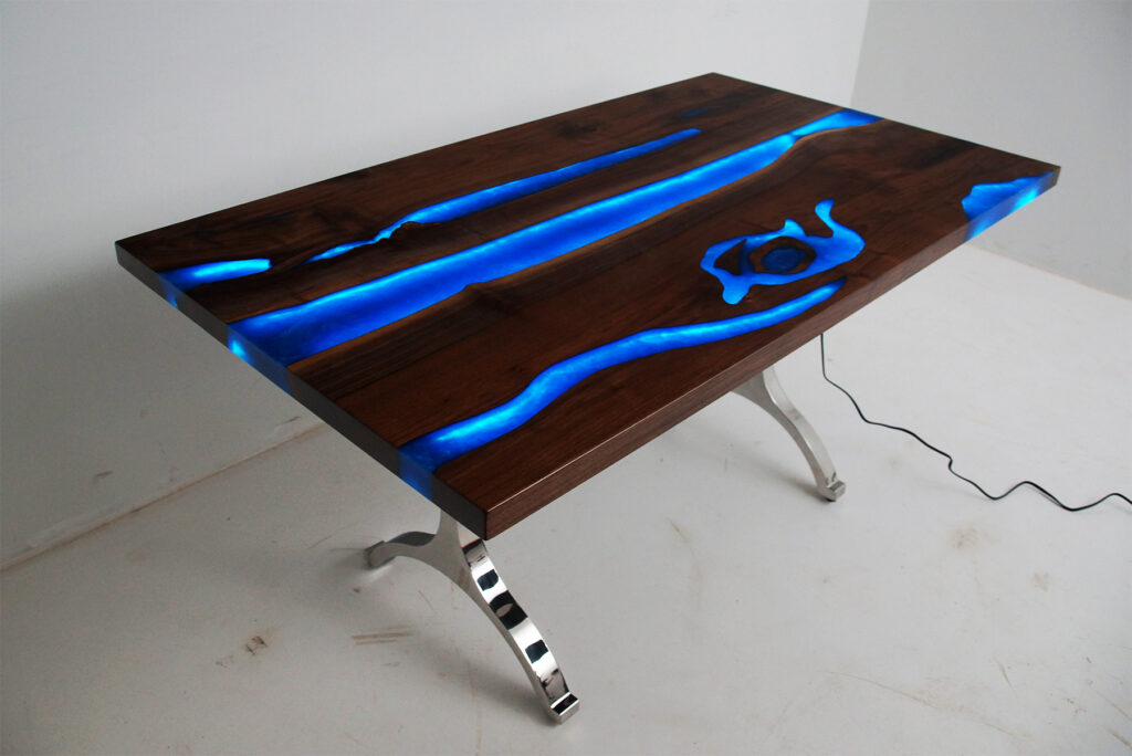 http://Blue%20River%20Walnut%20Dining%20Room%20Table%20With%20LED%20Lights%203