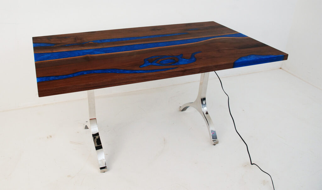 http://Blue%20River%20Walnut%20Dining%20Room%20Table%20With%20LED%20Lights%202