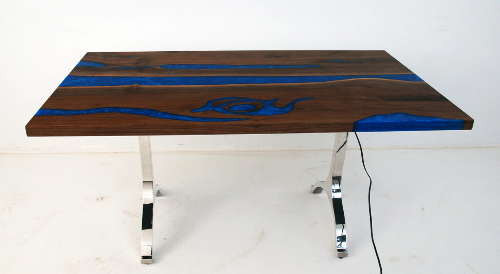 http://Blue%20River%20Walnut%20Dining%20Room%20Table%20With%20LED%20Lights%201