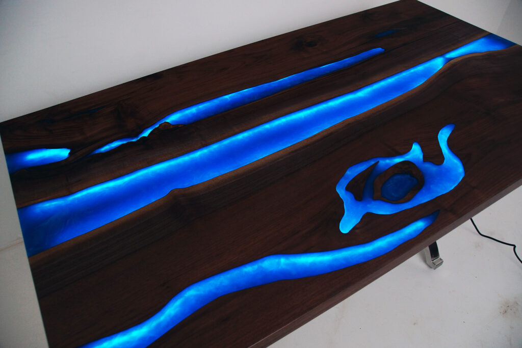 http://Blue%20River%20Walnut%20Dining%20Room%20Table%20With%20LED%20Lights%2010