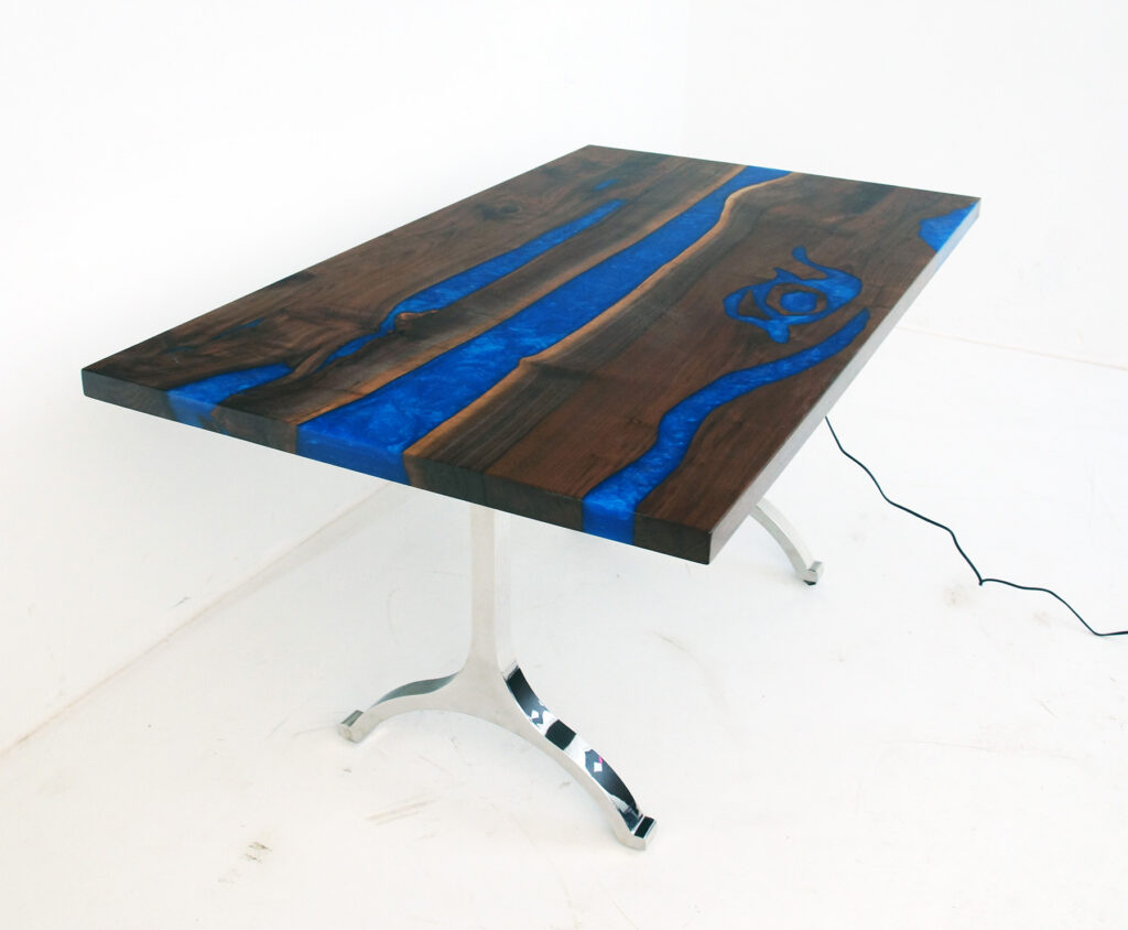 http://Blue%20River%20Walnut%20Dining%20Room%20Table%20With%20LED%20Lights%208