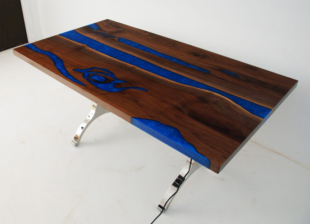 http://Blue%20River%20Walnut%20Dining%20Room%20Table%20With%20LED%20Lights%207