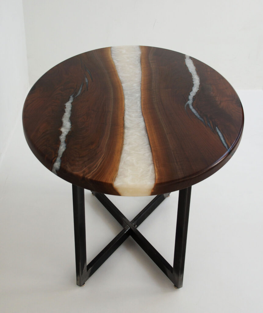 http://Oval%20Walnut%20Table%20With%20White%20Pearl%20Resin%205