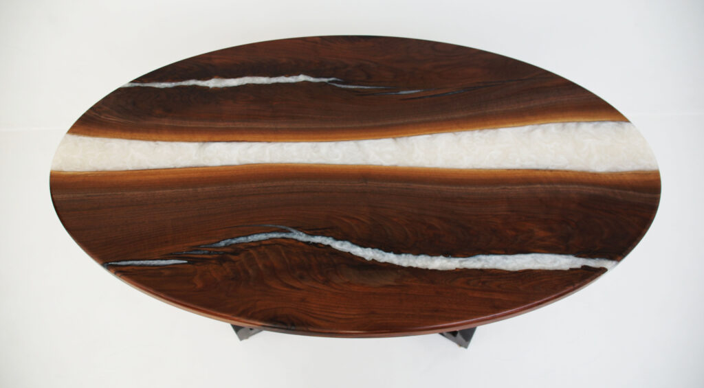 http://Oval%20Walnut%20Table%20With%20White%20Pearl%20Resin%204