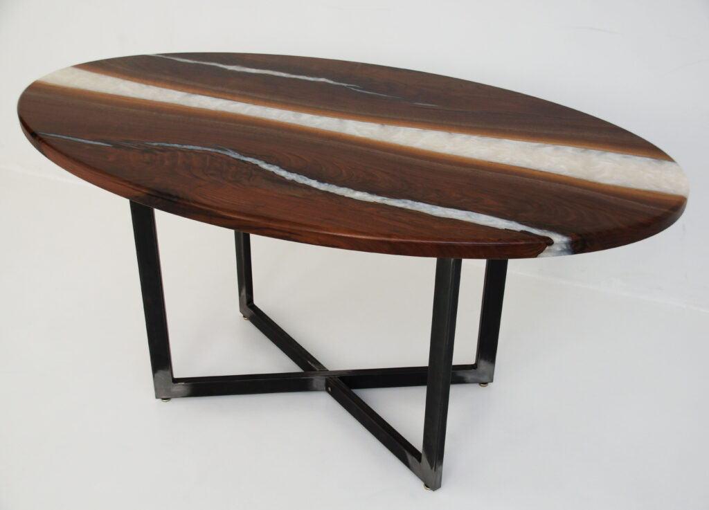 http://Oval%20Walnut%20Table%20With%20White%20Pearl%20Resin%203