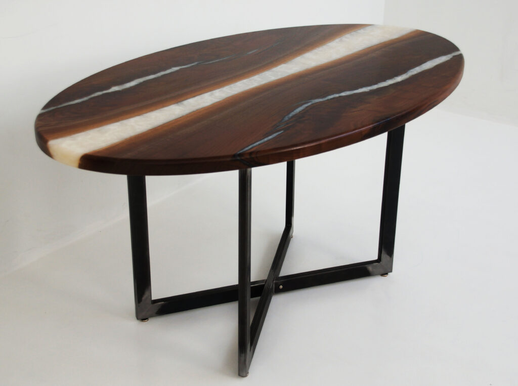 http://Oval%20Walnut%20Table%20With%20White%20Pearl%20Resin%201