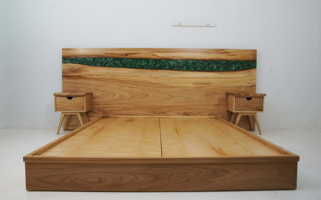 Elm River Platform Bed And Matching Nightstands