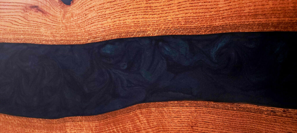 http://Live%20Edge%20Epoxy%20&%20Oak%20River%20Dining%20Table%203