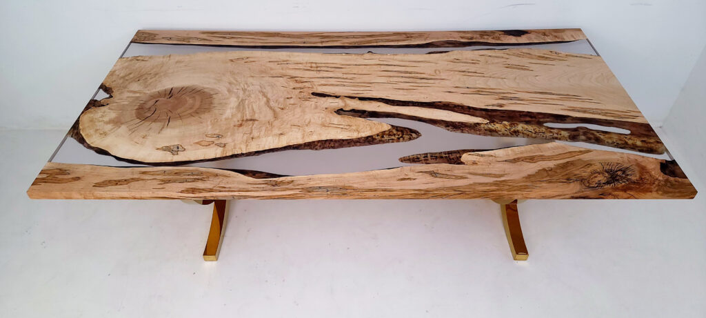 http://Epoxy%20Dining%20Table%20with%20Clear%20Resin