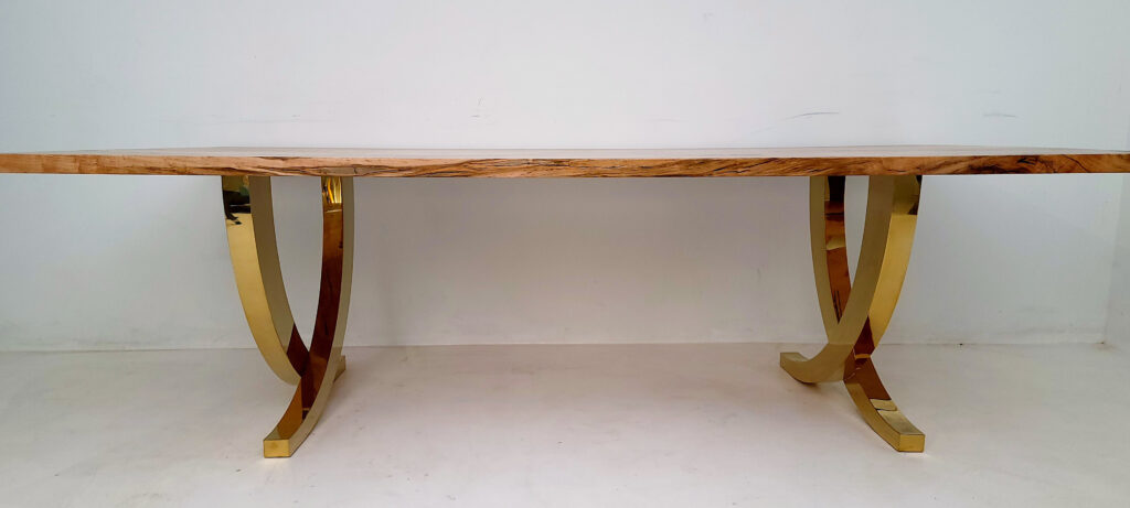http://Epoxy%20Dining%20Table%20with%20Clear%20Resin%209