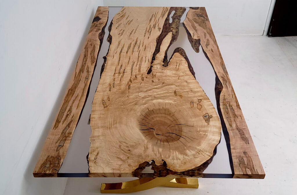 http://Epoxy%20Dining%20Table%20with%20Clear%20Resin%203