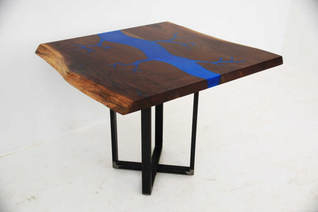 http://Live%20Edge%20Kitchen%20Table%20With%20Manmade%20Lake%20Carving%201