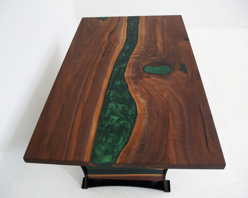http://LED%20Lit%20Coffee%20Table%20With%20Green%20Resin%208