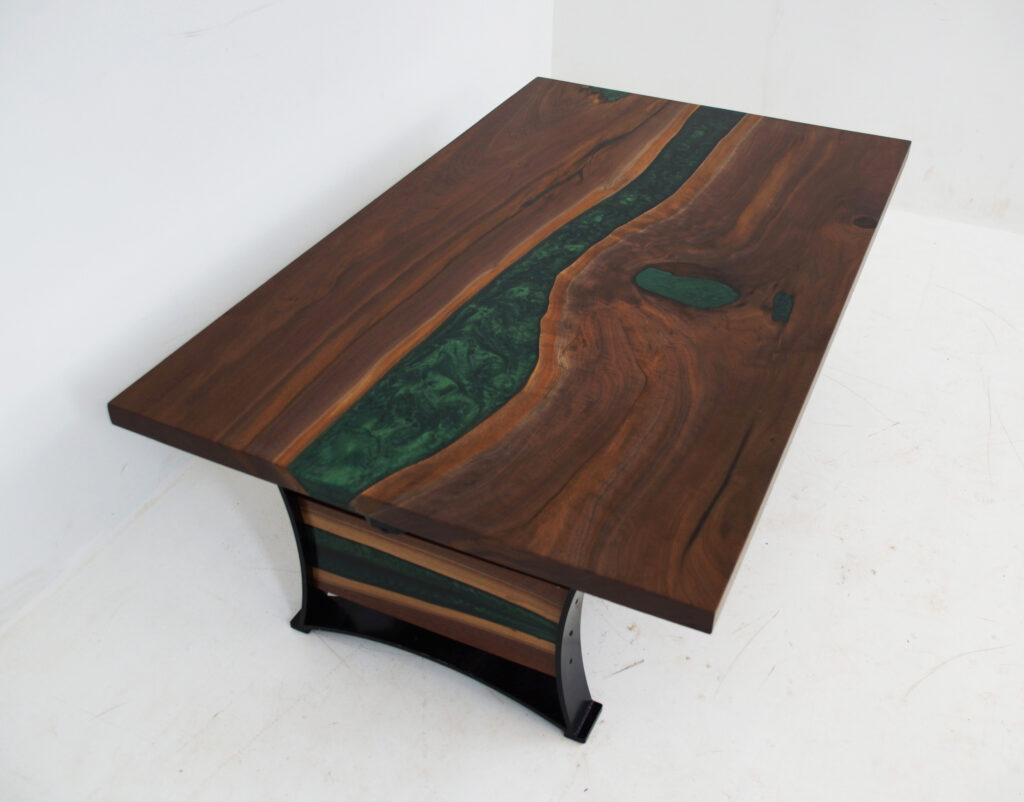 http://LED%20Lit%20Coffee%20Table%20With%20Green%20Resin%207